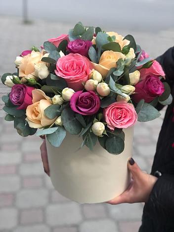 Цветочная композиция из Розы в шляпной коробке в Бахчисарае
