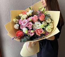 Букет цветов из:  Розы, Лизиантусы и Гвоздики #REPLACE_PRED# Бахчисарае